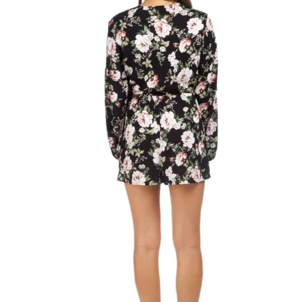 SOLD Show me your MuMu romper (small) - Picture 11 of 11